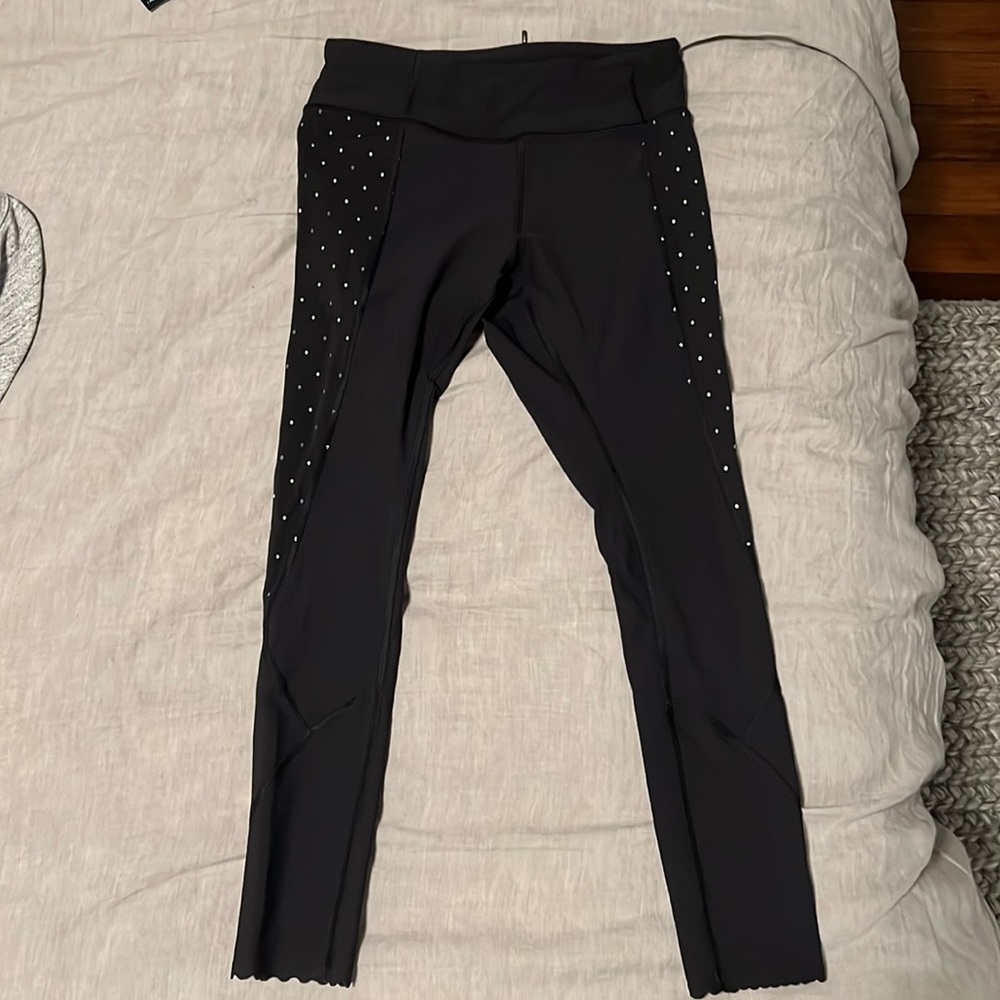 Lululemon run tight